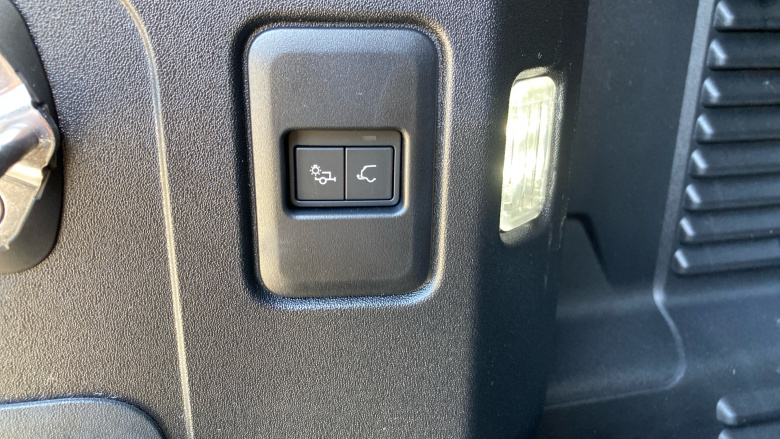Land Rover Defender 3.0 D250 X-Dynamic HSE 90 3dr Auto Diesel Estate